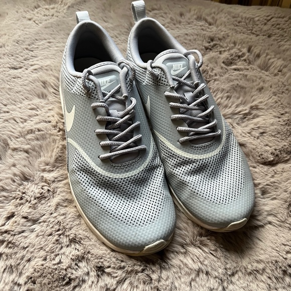 Nike Air Max Thea Casual Sportswear Shoe Wolf Grey White Womens Size 8.5 - Picture 7 of 11